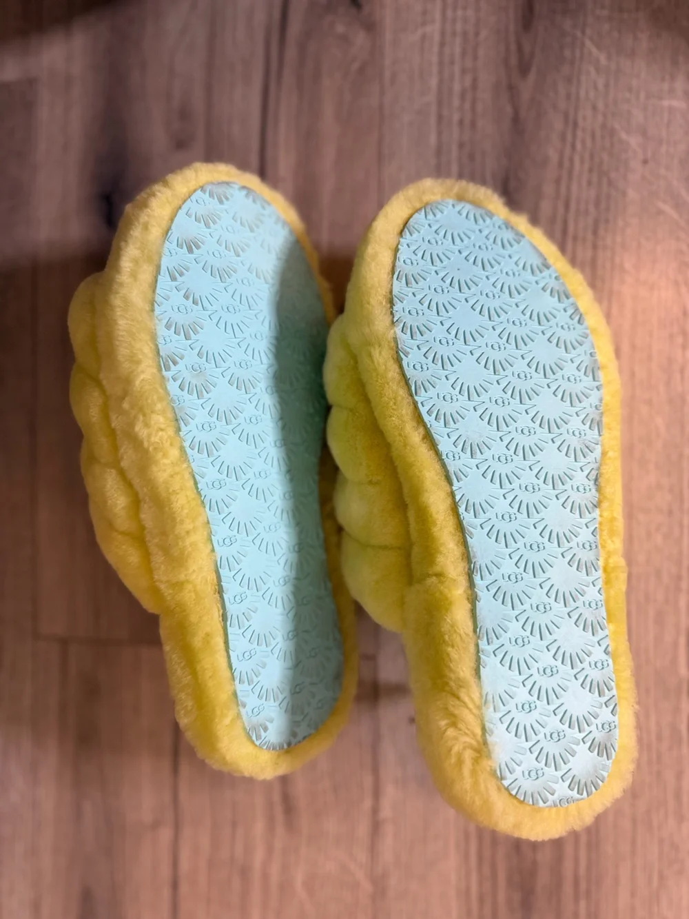 UGG Fluff Yeah Slide - Pollen w/Gradient Strap